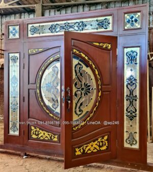 ประตูไม้บานเปิด