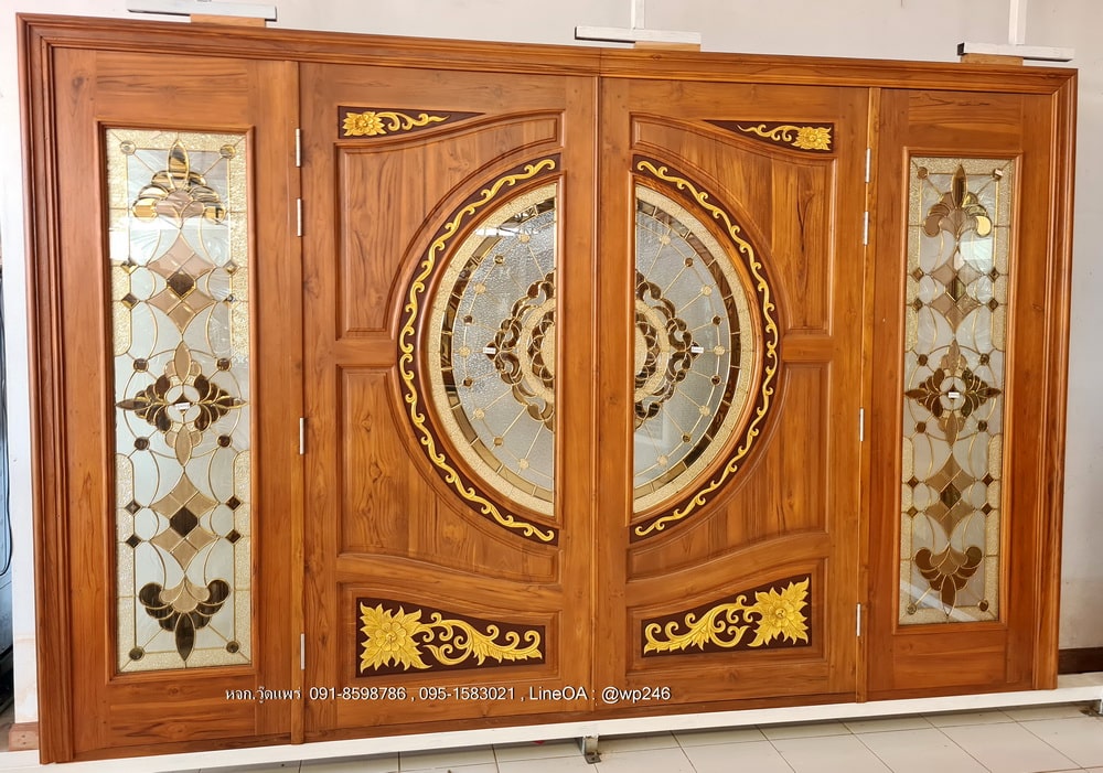 ประตูไม้สักบานเปิดพร้อมวงกบ